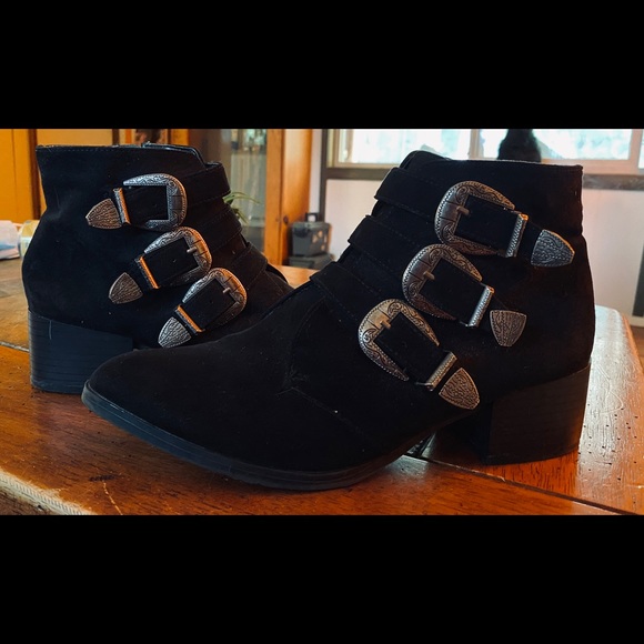 Dress shoes - Picture 2 of 5